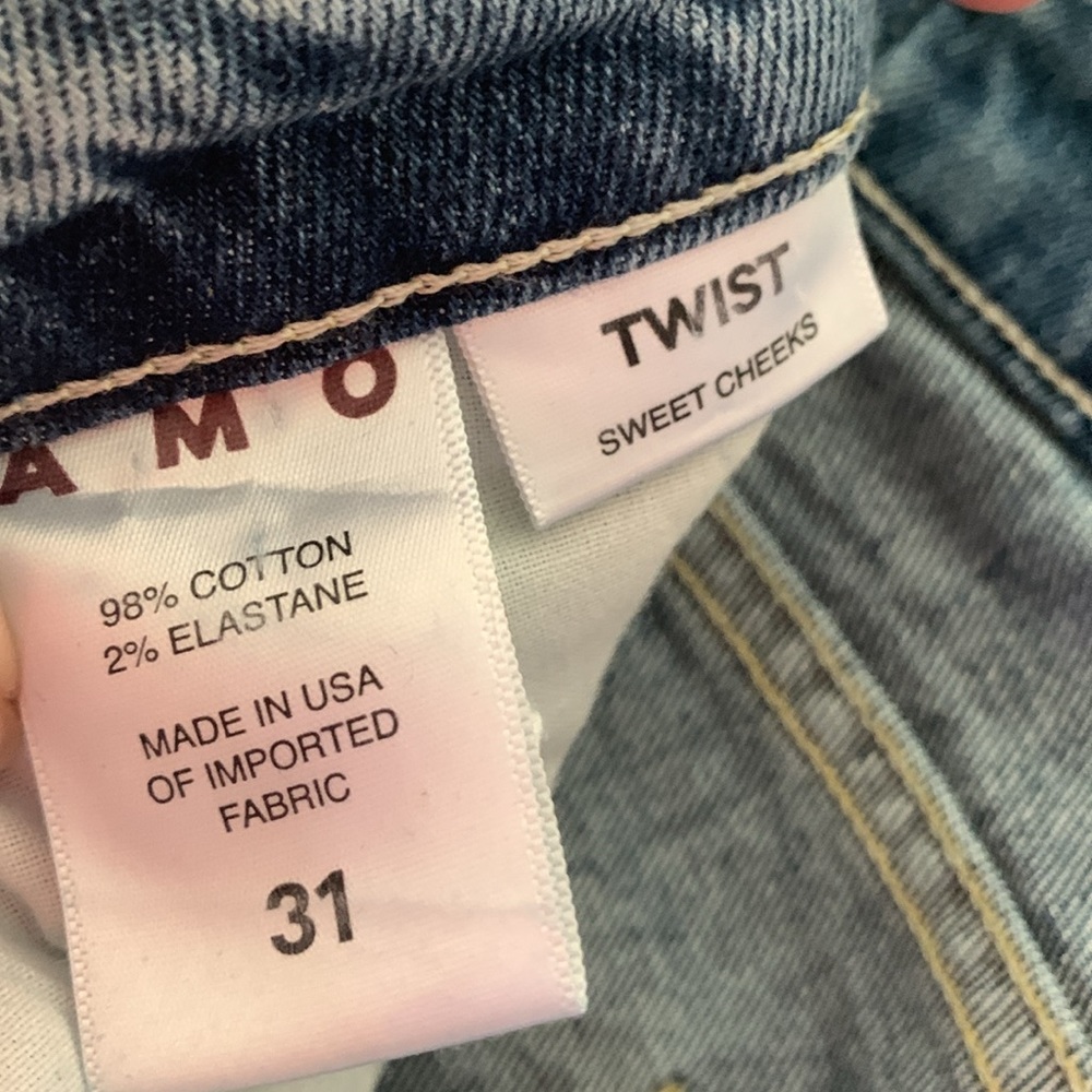 AMO Jeans - Picture 3 of 5